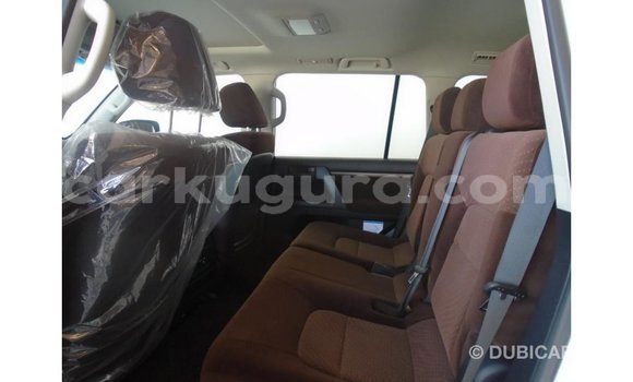 Acheter Import Voiture Toyota Land Cruiser Blanc à Import - Dubai, Bujumbura Acheter Import Voiture Toyota Land Cruiser Blanc à Import - Dubai, Bujumbura