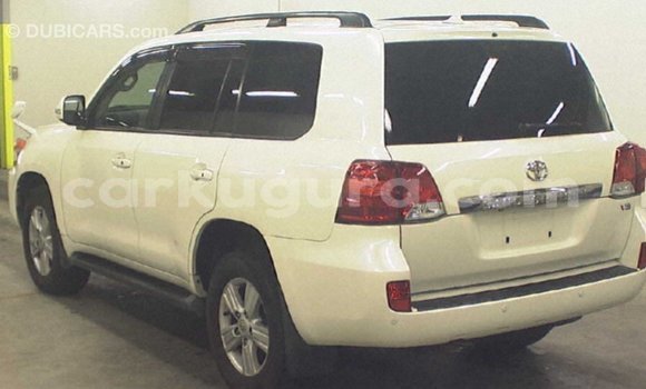 Acheter Import Voiture Toyota Land Cruiser Blanc à Import - Dubai, Bujumbura Acheter Import Voiture Toyota Land Cruiser Blanc à Import - Dubai, Bujumbura