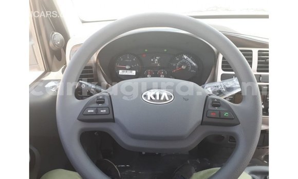 Nunua Imported Kia Carens Nyeupe Gari ndani ya Import - Dubai nchini Bujumbura Nunua Imported Kia Carens Nyeupe Gari ndani ya Import - Dubai nchini Bujumbura