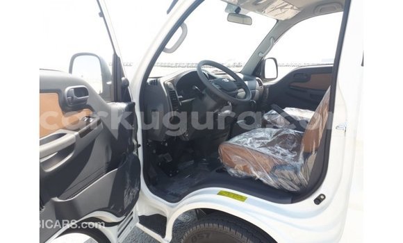 Nunua Imported Kia Carens Nyeupe Gari ndani ya Import - Dubai nchini Bujumbura Nunua Imported Kia Carens Nyeupe Gari ndani ya Import - Dubai nchini Bujumbura