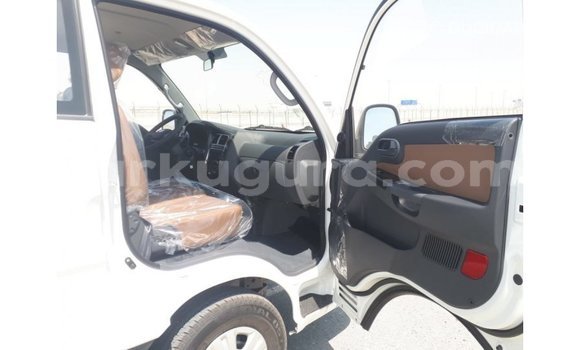Nunua Imported Kia Carens Nyeupe Gari ndani ya Import - Dubai nchini Bujumbura Nunua Imported Kia Carens Nyeupe Gari ndani ya Import - Dubai nchini Bujumbura