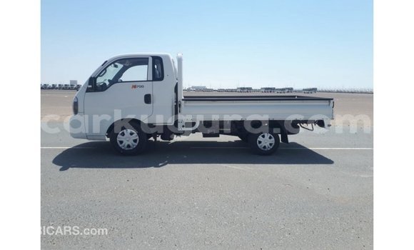 Nunua Imported Kia Carens Nyeupe Gari ndani ya Import - Dubai nchini Bujumbura Nunua Imported Kia Carens Nyeupe Gari ndani ya Import - Dubai nchini Bujumbura