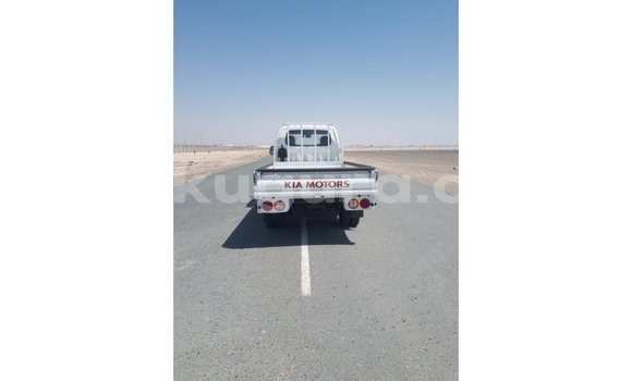 Nunua Imported Kia Carens Nyeupe Gari ndani ya Import - Dubai nchini Bujumbura Nunua Imported Kia Carens Nyeupe Gari ndani ya Import - Dubai nchini Bujumbura