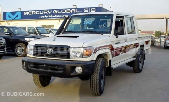 Nunua Imported Toyota Land Cruiser Nyeupe Gari ndani ya Import - Dubai nchini Bujumbura Nunua Imported Toyota Land Cruiser Nyeupe Gari ndani ya Import - Dubai nchini Bujumbura