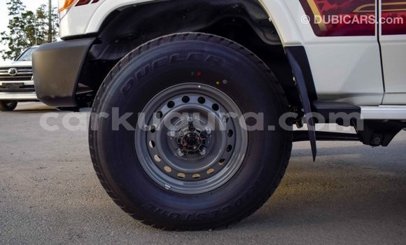 Nunua Imported Toyota Land Cruiser Nyeupe Gari ndani ya Import - Dubai nchini Bujumbura Nunua Imported Toyota Land Cruiser Nyeupe Gari ndani ya Import - Dubai nchini Bujumbura