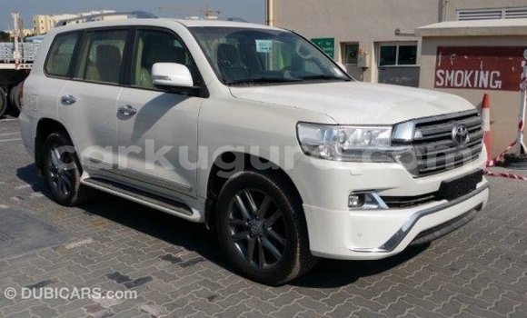 Acheter Import Voiture Toyota Land Cruiser Blanc à Import - Dubai, Bujumbura Acheter Import Voiture Toyota Land Cruiser Blanc à Import - Dubai, Bujumbura