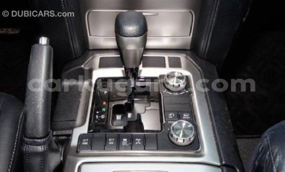 Acheter Import Voiture Toyota Land Cruiser Blanc à Import - Dubai, Bujumbura Acheter Import Voiture Toyota Land Cruiser Blanc à Import - Dubai, Bujumbura
