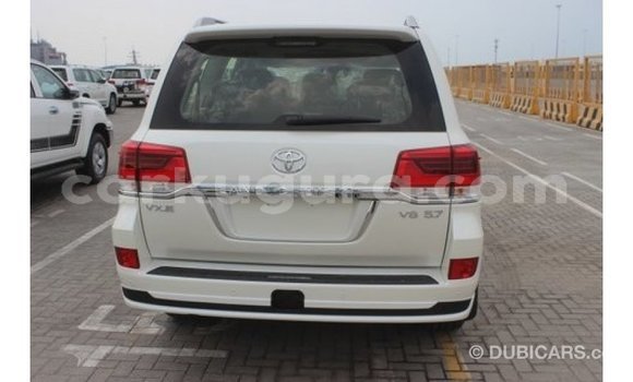 Nunua Imported Toyota Land Cruiser Nyeupe Gari ndani ya Import - Dubai nchini Bujumbura Nunua Imported Toyota Land Cruiser Nyeupe Gari ndani ya Import - Dubai nchini Bujumbura