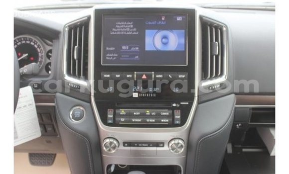 Nunua Imported Toyota Land Cruiser Nyeupe Gari ndani ya Import - Dubai nchini Bujumbura Nunua Imported Toyota Land Cruiser Nyeupe Gari ndani ya Import - Dubai nchini Bujumbura