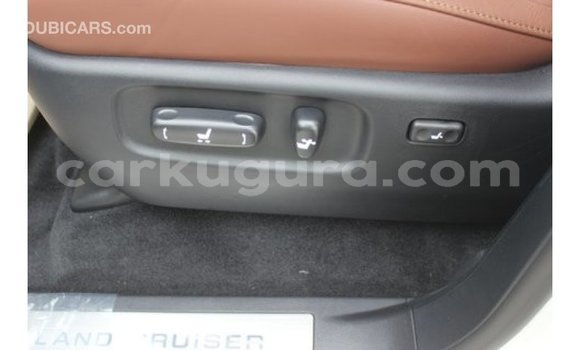 Nunua Imported Toyota Land Cruiser Nyeupe Gari ndani ya Import - Dubai nchini Bujumbura Nunua Imported Toyota Land Cruiser Nyeupe Gari ndani ya Import - Dubai nchini Bujumbura