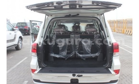 Nunua Imported Toyota Land Cruiser Nyeupe Gari ndani ya Import - Dubai nchini Bujumbura Nunua Imported Toyota Land Cruiser Nyeupe Gari ndani ya Import - Dubai nchini Bujumbura