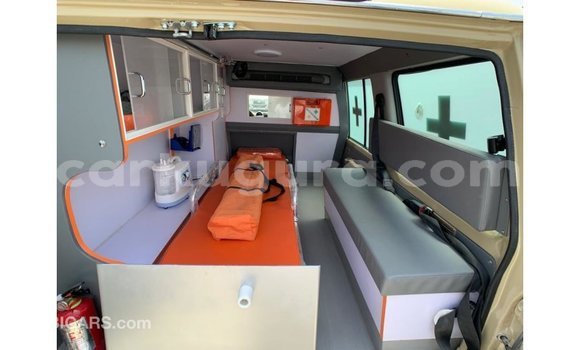 Nunua Imported Toyota Land Cruiser Beige Gari ndani ya Import - Dubai nchini Bujumbura Nunua Imported Toyota Land Cruiser Beige Gari ndani ya Import - Dubai nchini Bujumbura