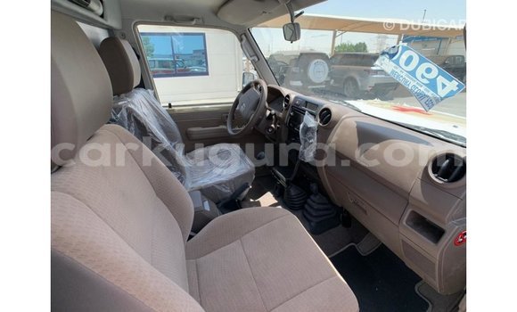 Nunua Imported Toyota Land Cruiser Beige Gari ndani ya Import - Dubai nchini Bujumbura Nunua Imported Toyota Land Cruiser Beige Gari ndani ya Import - Dubai nchini Bujumbura