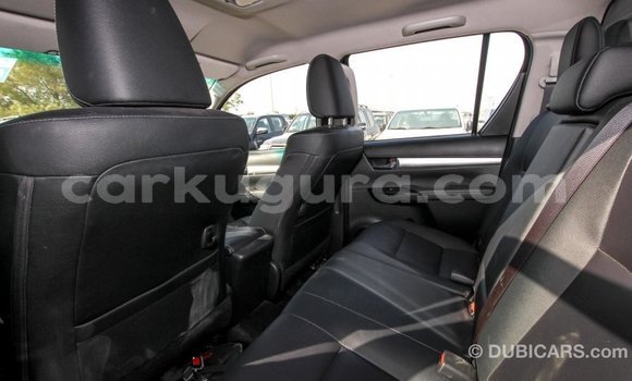 Nunua Imported Toyota Hilux Nyeusi Gari ndani ya Import - Dubai nchini Bujumbura Nunua Imported Toyota Hilux Nyeusi Gari ndani ya Import - Dubai nchini Bujumbura