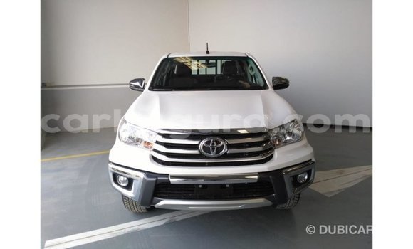 Nunua Imported Toyota Hilux Nyeupe Gari ndani ya Import - Dubai nchini Bujumbura Nunua Imported Toyota Hilux Nyeupe Gari ndani ya Import - Dubai nchini Bujumbura