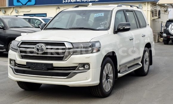Acheter Import Voiture Toyota Land Cruiser Blanc à Import - Dubai, Bujumbura Acheter Import Voiture Toyota Land Cruiser Blanc à Import - Dubai, Bujumbura