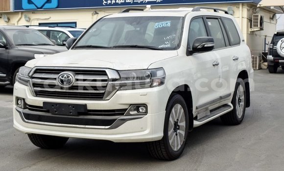 Nunua Imported Toyota Land Cruiser Nyeupe Gari ndani ya Import - Dubai nchini Bujumbura Nunua Imported Toyota Land Cruiser Nyeupe Gari ndani ya Import - Dubai nchini Bujumbura