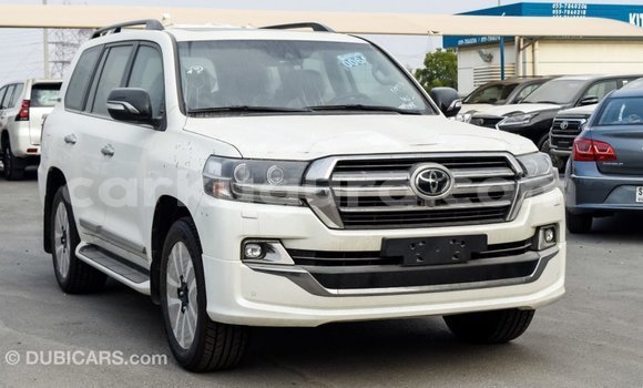 Nunua Imported Toyota Land Cruiser Nyeupe Gari ndani ya Import - Dubai nchini Bujumbura Nunua Imported Toyota Land Cruiser Nyeupe Gari ndani ya Import - Dubai nchini Bujumbura