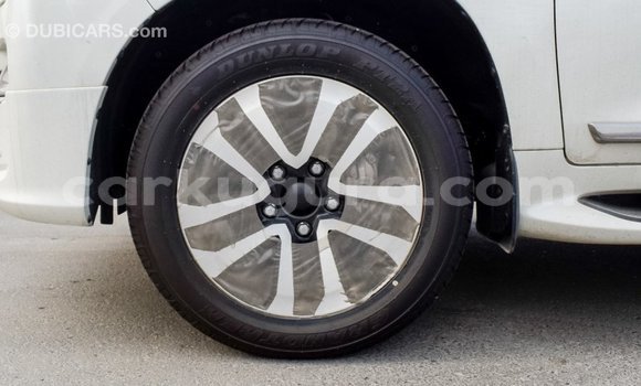 Nunua Imported Toyota Land Cruiser Nyeupe Gari ndani ya Import - Dubai nchini Bujumbura Nunua Imported Toyota Land Cruiser Nyeupe Gari ndani ya Import - Dubai nchini Bujumbura