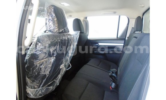 Acheter Import Voiture Toyota Hilux Blanc à Import - Dubai, Bujumbura Acheter Import Voiture Toyota Hilux Blanc à Import - Dubai, Bujumbura