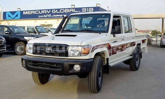 Nunua Imported Toyota Land Cruiser Nyeupe Gari ndani ya Import - Dubai nchini Bujumbura Nunua Imported Toyota Land Cruiser Nyeupe Gari ndani ya Import - Dubai nchini Bujumbura