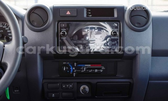 Nunua Imported Toyota Land Cruiser Nyeupe Gari ndani ya Import - Dubai nchini Bujumbura Nunua Imported Toyota Land Cruiser Nyeupe Gari ndani ya Import - Dubai nchini Bujumbura