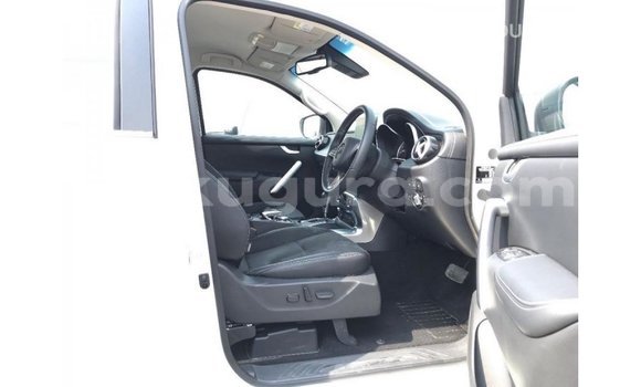 Buy Import Mercedes-Benz 250 White Car in Import - Dubai in Bujumbura Buy Import Mercedes-Benz 250 White Car in Import - Dubai in Bujumbura