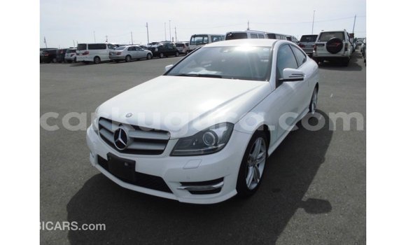 Acheter Import Voiture Mercedes-Benz 190 Blanc à Import - Dubai, Bujumbura Acheter Import Voiture Mercedes-Benz 190 Blanc à Import - Dubai, Bujumbura