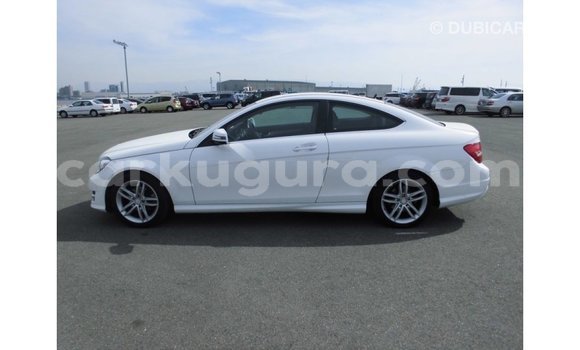 Acheter Import Voiture Mercedes-Benz 190 Blanc à Import - Dubai, Bujumbura Acheter Import Voiture Mercedes-Benz 190 Blanc à Import - Dubai, Bujumbura