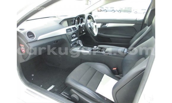 Acheter Import Voiture Mercedes-Benz 190 Blanc à Import - Dubai, Bujumbura Acheter Import Voiture Mercedes-Benz 190 Blanc à Import - Dubai, Bujumbura