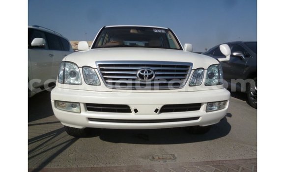 Buy Import Toyota Land Cruiser White Car in Import - Dubai in Bujumbura Buy Import Toyota Land Cruiser White Car in Import - Dubai in Bujumbura