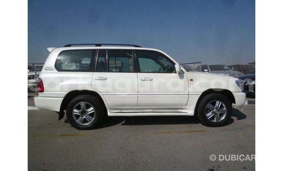 Nunua Imported Toyota Land Cruiser Nyeupe Gari ndani ya Import - Dubai nchini Bujumbura Nunua Imported Toyota Land Cruiser Nyeupe Gari ndani ya Import - Dubai nchini Bujumbura