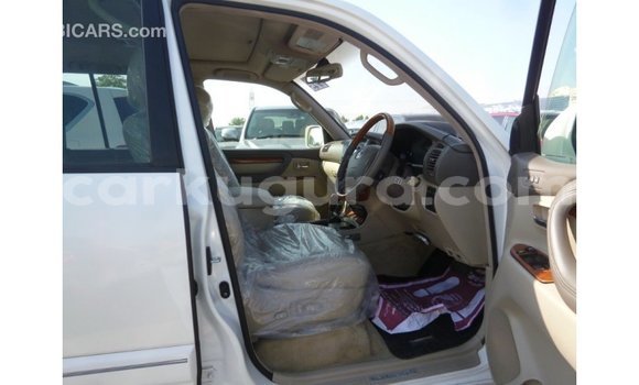 Buy Import Toyota Land Cruiser White Car in Import - Dubai in Bujumbura Buy Import Toyota Land Cruiser White Car in Import - Dubai in Bujumbura