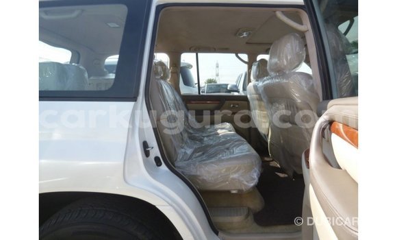 Nunua Imported Toyota Land Cruiser Nyeupe Gari ndani ya Import - Dubai nchini Bujumbura Nunua Imported Toyota Land Cruiser Nyeupe Gari ndani ya Import - Dubai nchini Bujumbura