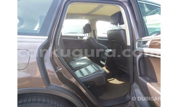 Acheter Import Voiture Volkswagen Touareg Marron à Import - Dubai, Bujumbura Acheter Import Voiture Volkswagen Touareg Marron à Import - Dubai, Bujumbura