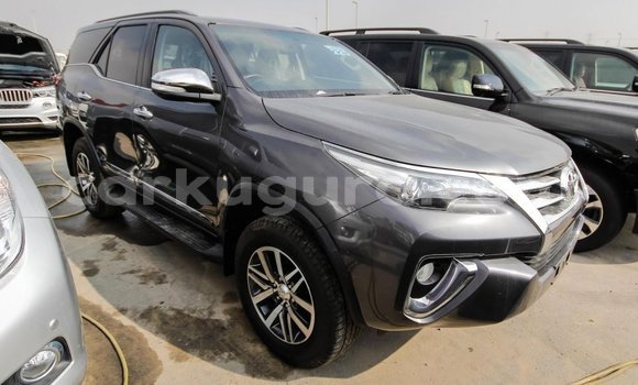 Acheter Import Voiture Toyota Fortuner Autre à Import - Dubai, Bujumbura Acheter Import Voiture Toyota Fortuner Autre à Import - Dubai, Bujumbura