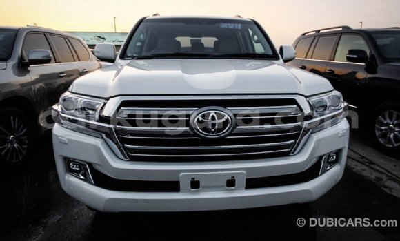 Acheter Import Voiture Toyota Land Cruiser Blanc à Import - Dubai, Bujumbura Acheter Import Voiture Toyota Land Cruiser Blanc à Import - Dubai, Bujumbura