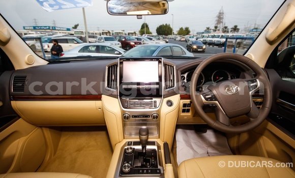 Acheter Import Voiture Toyota Land Cruiser Blanc à Import - Dubai, Bujumbura Acheter Import Voiture Toyota Land Cruiser Blanc à Import - Dubai, Bujumbura
