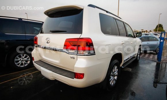 Acheter Import Voiture Toyota Land Cruiser Blanc à Import - Dubai, Bujumbura Acheter Import Voiture Toyota Land Cruiser Blanc à Import - Dubai, Bujumbura