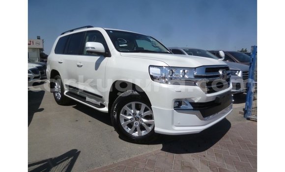 Acheter Import Voiture Toyota Land Cruiser Blanc à Import - Dubai, Bujumbura Acheter Import Voiture Toyota Land Cruiser Blanc à Import - Dubai, Bujumbura
