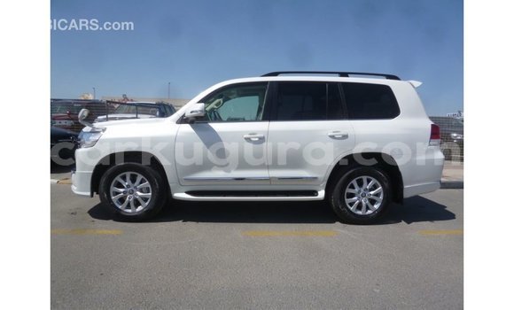 Acheter Import Voiture Toyota Land Cruiser Blanc à Import - Dubai, Bujumbura Acheter Import Voiture Toyota Land Cruiser Blanc à Import - Dubai, Bujumbura