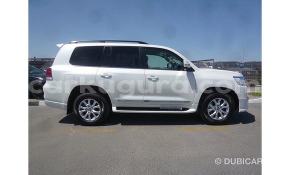 Acheter Import Voiture Toyota Land Cruiser Blanc à Import - Dubai, Bujumbura Acheter Import Voiture Toyota Land Cruiser Blanc à Import - Dubai, Bujumbura
