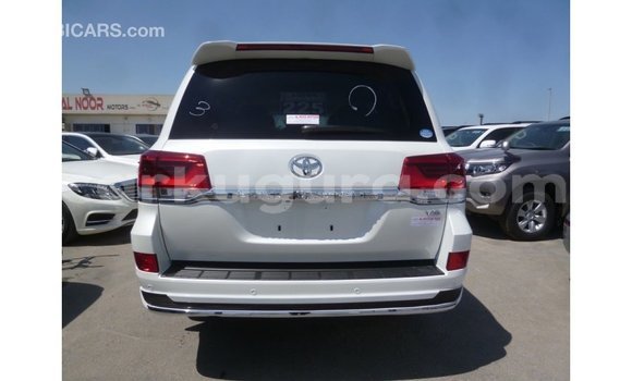 Acheter Import Voiture Toyota Land Cruiser Blanc à Import - Dubai, Bujumbura Acheter Import Voiture Toyota Land Cruiser Blanc à Import - Dubai, Bujumbura