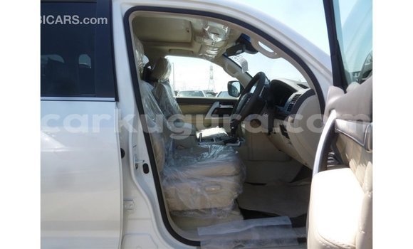 Acheter Import Voiture Toyota Land Cruiser Blanc à Import - Dubai, Bujumbura Acheter Import Voiture Toyota Land Cruiser Blanc à Import - Dubai, Bujumbura