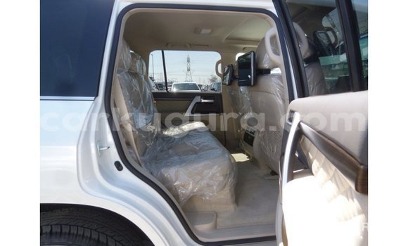 Acheter Import Voiture Toyota Land Cruiser Blanc à Import - Dubai, Bujumbura Acheter Import Voiture Toyota Land Cruiser Blanc à Import - Dubai, Bujumbura