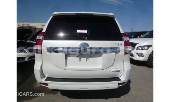 Acheter Import Voiture Toyota Prado Blanc à Import - Dubai, Bujumbura Acheter Import Voiture Toyota Prado Blanc à Import - Dubai, Bujumbura
