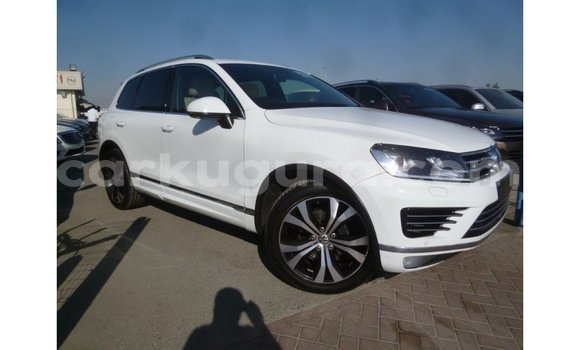 Acheter Import Voiture Volkswagen Touareg Blanc à Import - Dubai, Bujumbura