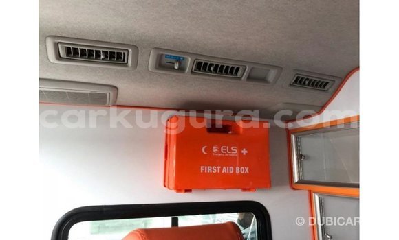 Nunua Imported Toyota Hiace Nyeupe Gari ndani ya Import - Dubai nchini Bujumbura Nunua Imported Toyota Hiace Nyeupe Gari ndani ya Import - Dubai nchini Bujumbura