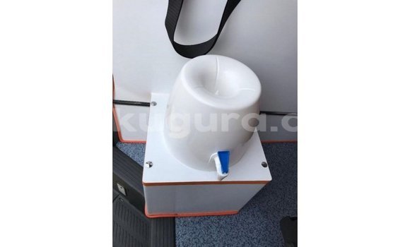 Nunua Imported Toyota Hiace Nyeupe Gari ndani ya Import - Dubai nchini Bujumbura Nunua Imported Toyota Hiace Nyeupe Gari ndani ya Import - Dubai nchini Bujumbura