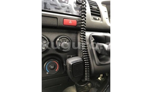 Nunua Imported Toyota Hiace Nyeupe Gari ndani ya Import - Dubai nchini Bujumbura Nunua Imported Toyota Hiace Nyeupe Gari ndani ya Import - Dubai nchini Bujumbura